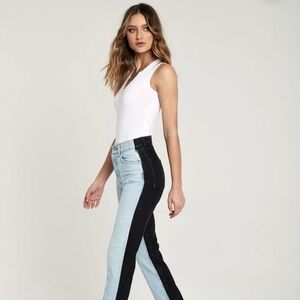 HIGH WAISTED, 2 TONE BUTTON FLY JEANS!